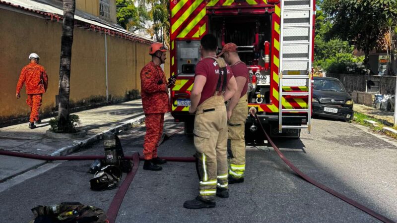 Incêndio atinge Clube Livre de Arte e Cultura no Vital Brazil, em Niterói