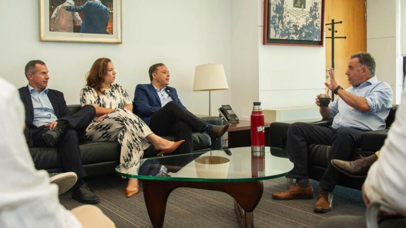 Prefeito de Niterói (RJ) é recebido pelo presidente do Uruguai