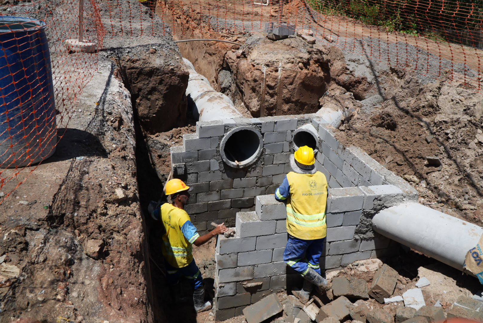 Obras de drenagem têm início na Estrada do Sapê, em Santa Izabel
