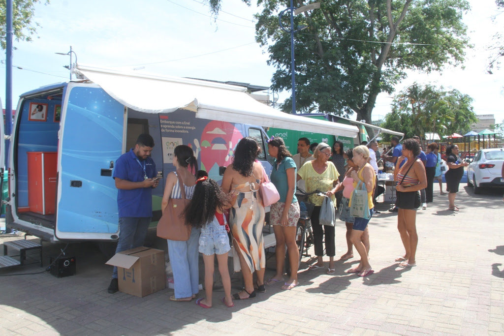 Gonçalenses aproveitam serviços gratuitos no Expresso do Consumidor