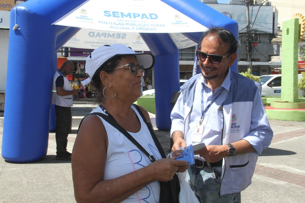 Prefeitura de São Gonçalo realiza ação de conscientização sobre uso de álcool e drogas no Centro