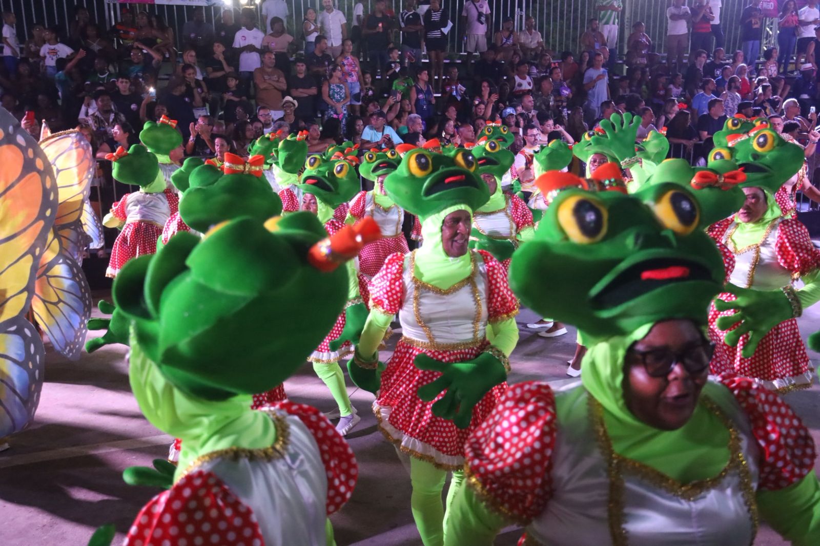 Império de Charitas é campeã do Carnaval 2026 de Niterói com desfile emocionante no Caminho Niemeyer