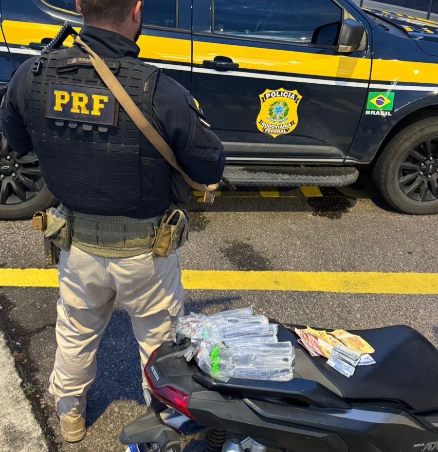 PRF apreende lança-perfume e dinheiro durante operação na Rio x MAGÉ