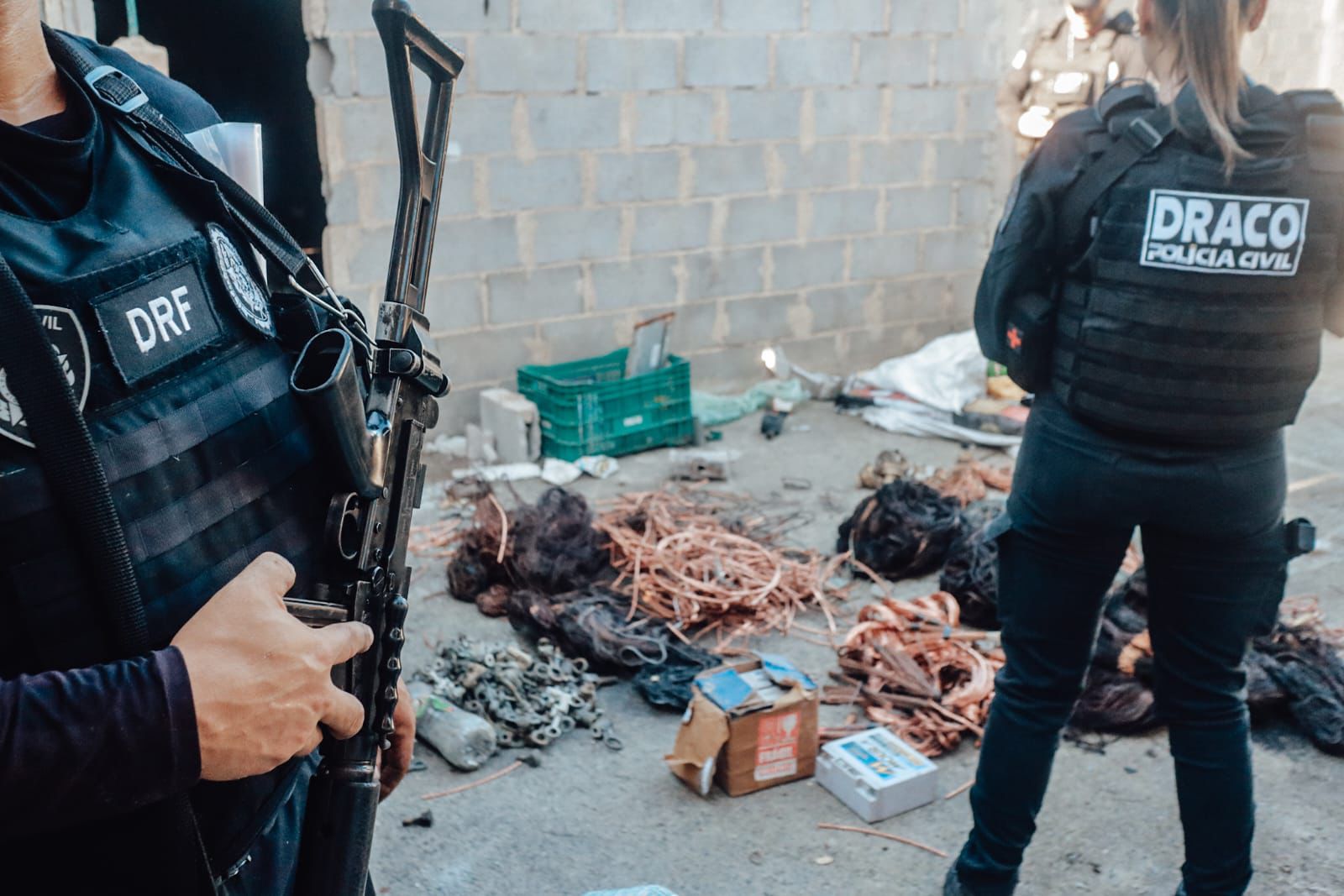 Polícia Civil prende dois em operação contra receptação de cabos furtados em São Gonçalo