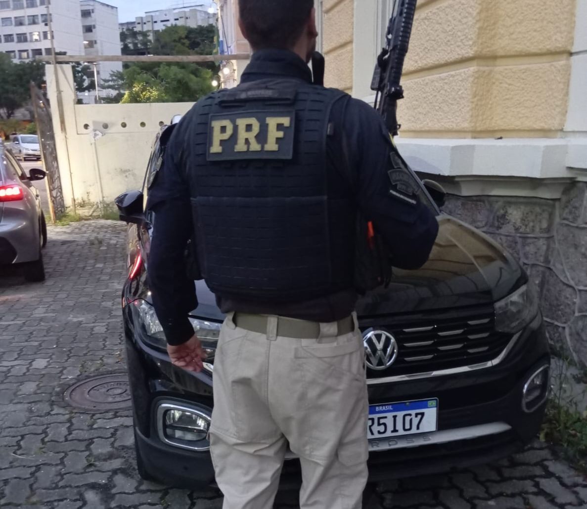 PRF apreende veículo clonado na ponte Rio – Niteroí, condutor foi detido