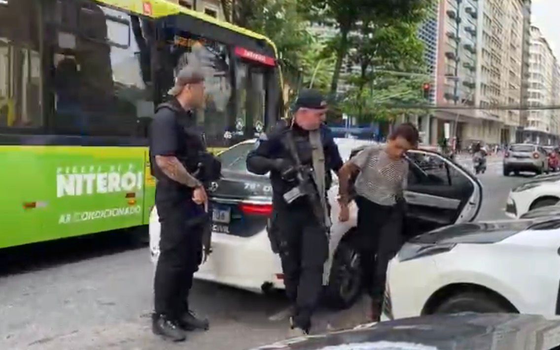 Policiais Civis da 76ª prende condenada por latrocínio durante operação no Centro de Niterói