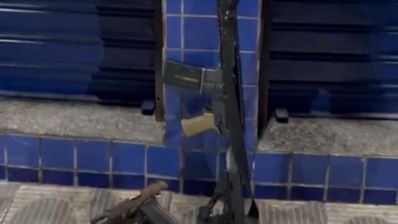 Marginais atiram contra policiais do 1º BPM durante tentativa de abordagem no Mutuapira; fuzil é apreendido