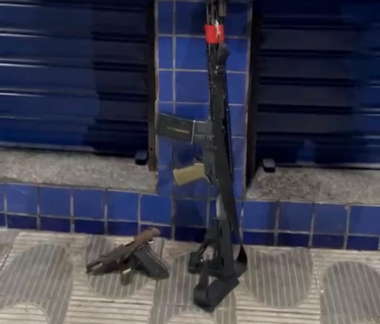 Marginais atiram contra policiais do 1º BPM durante tentativa de abordagem no Mutuapira; fuzil é apreendido