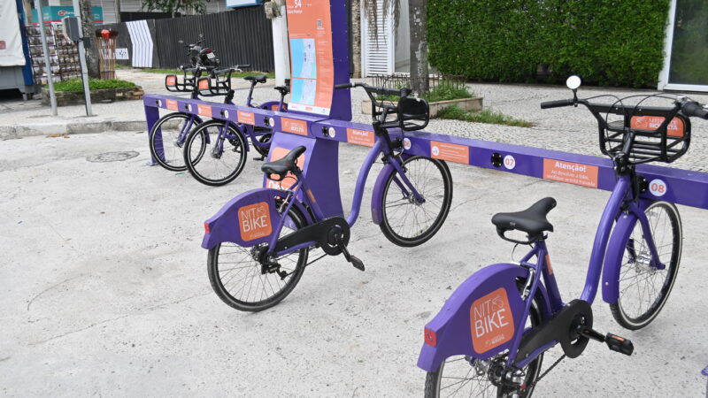 NitBikes chegam a Charitas e ampliam sistema de bicicletas compartilhadas gratuitas em Niterói