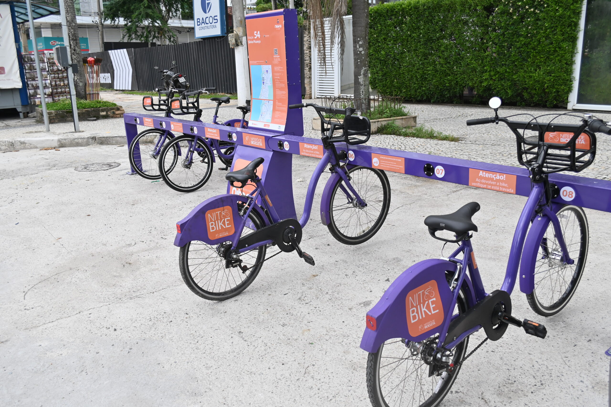 NitBikes chegam a Charitas e ampliam sistema de bicicletas compartilhadas gratuitas em Niterói