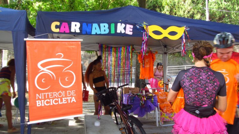 Carnabike 2026 une folia e mobilidade ativa na Praça da Bicicleta, no Gragoatá, neste sábado (28)