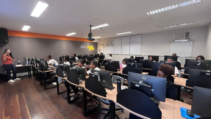 Feira de Empregabilidade: evento aproxima os participantes do programa Niterói Jovem EcoSocial do mercado de trabalho