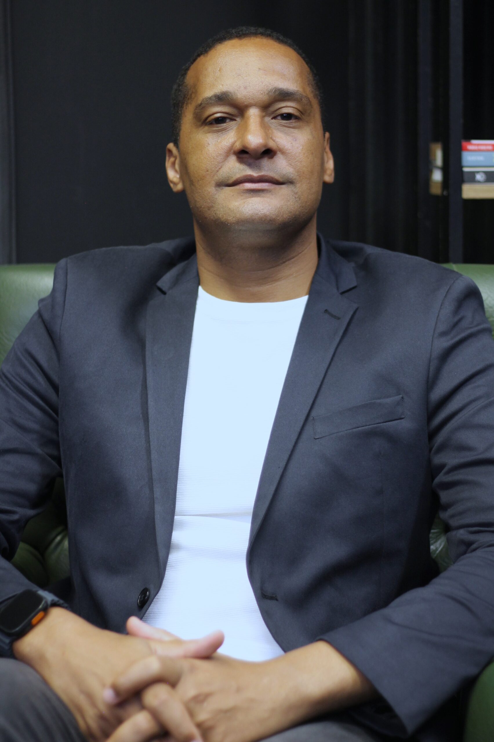 “Alerta!”: Adriano Fidélis lança livro para ajudar empresas com má gestão O especialista explica os principais erros que levam empresas ao fracasso