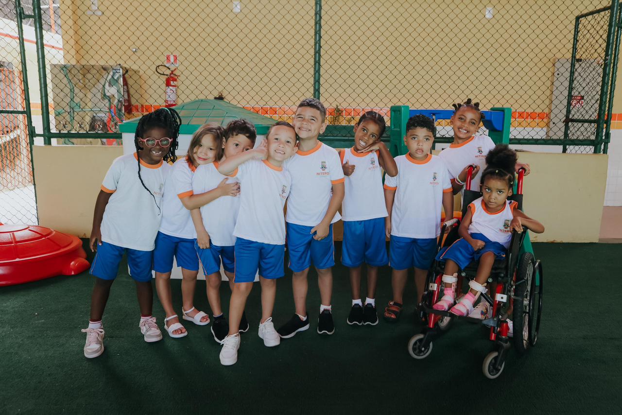 Niterói volta às aulas com todas as crianças na escola