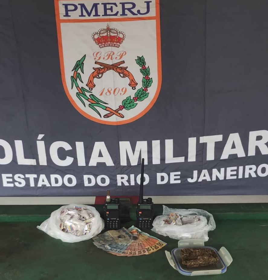Dois homens são presos por tráfico de drogas em São Gonçalo