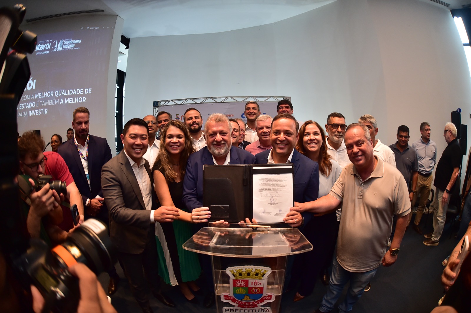 Prefeitura de Niterói dá passo decisivo para transformação do Centro com assinatura do Fundo de Desenvolvimento Imobiliário