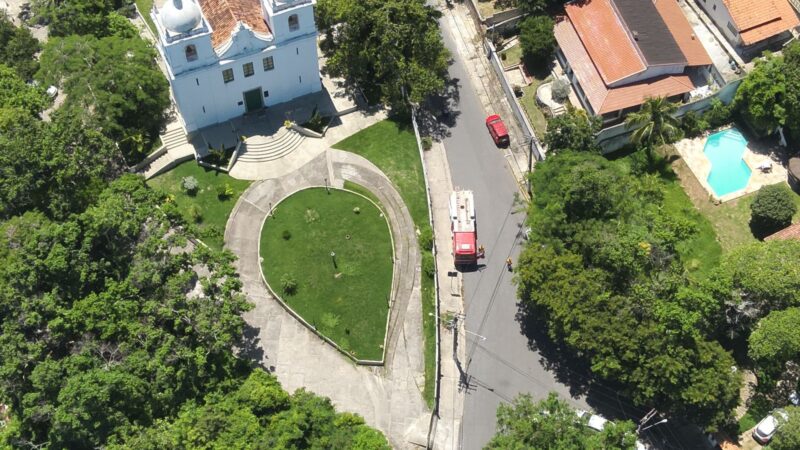 Monitoramento aéreo da Prefeitura de Niterói ajuda a encontrar mulher perdida em trilha em Itaipu
