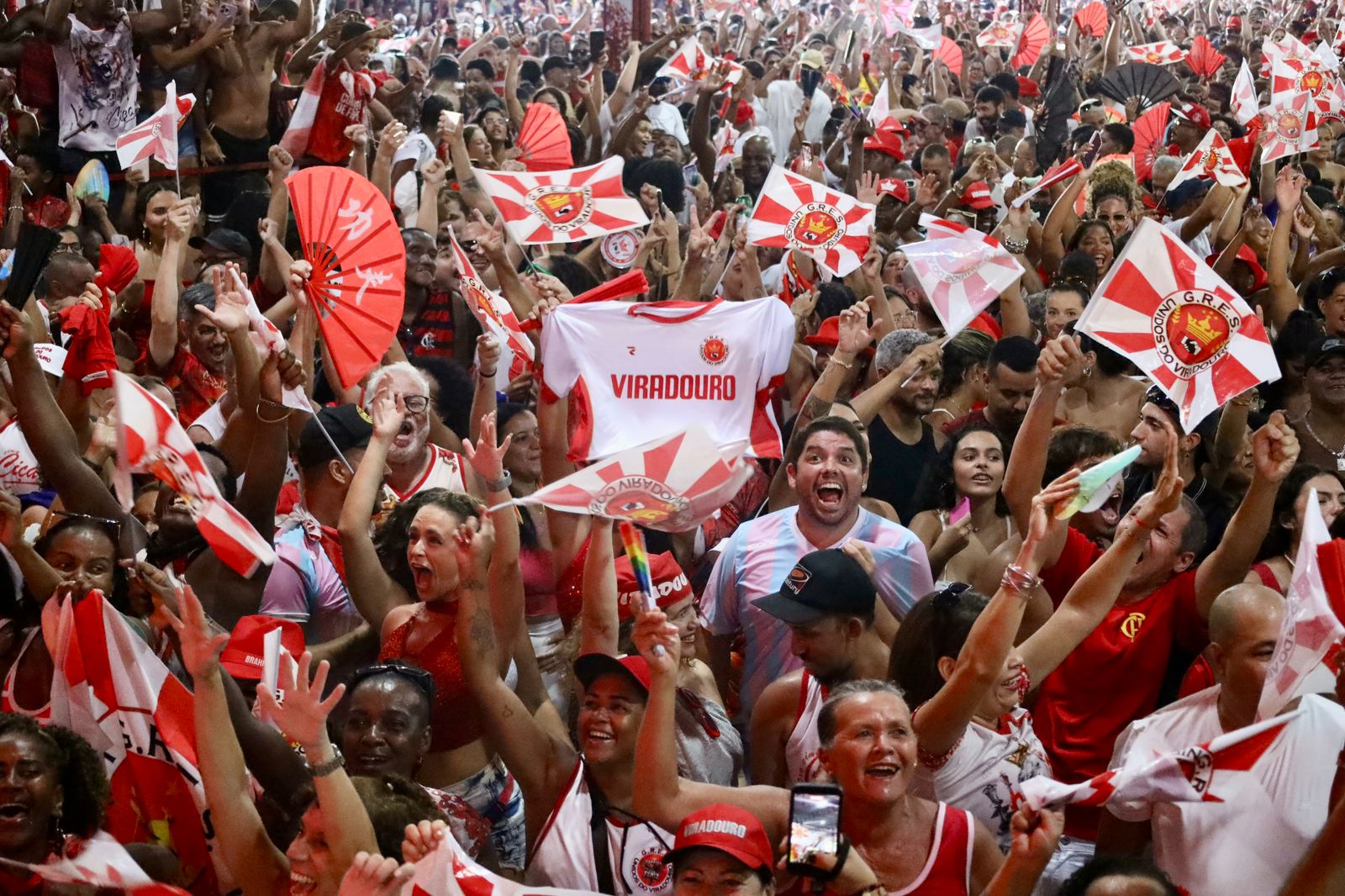 Prefeito Rodrigo Neves vibra com título da Viradouro e diz que enredo sobre Mestre Ciça é homenagem à cultura popular brasileira