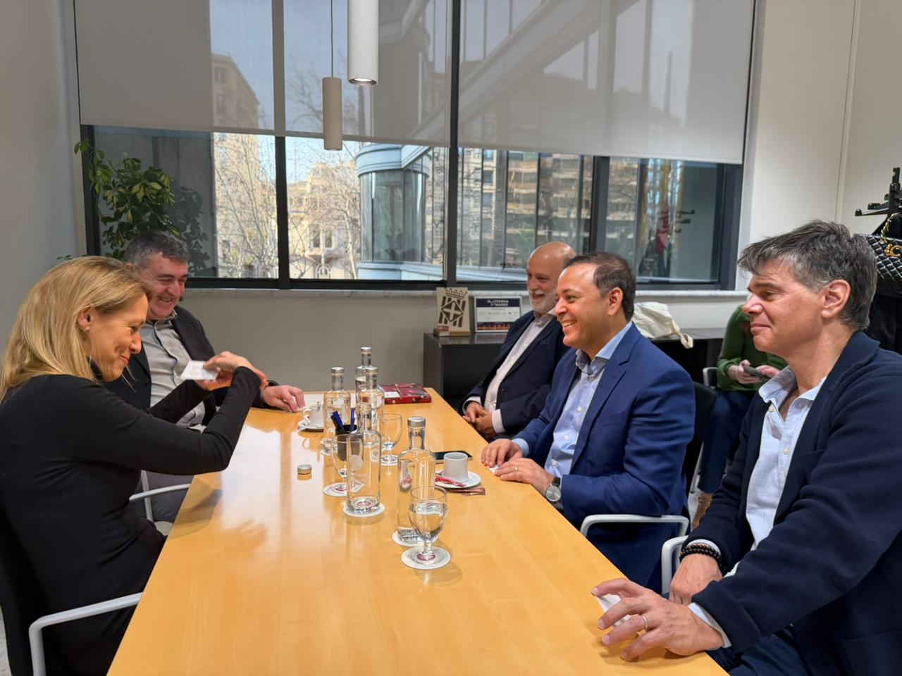  NITERÓI É DESTAQUE NA EUROPA -Rodrigo Neves anuncia Niterói como sede de evento global de democracia participativa