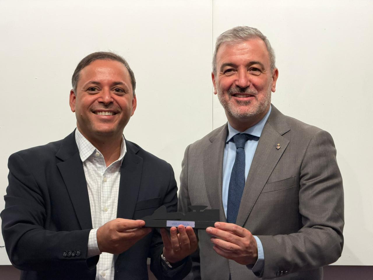 Rodrigo Neves e prefeito de Barcelona acertam realização em Niterói da maior feira do mundo sobre economia do mar