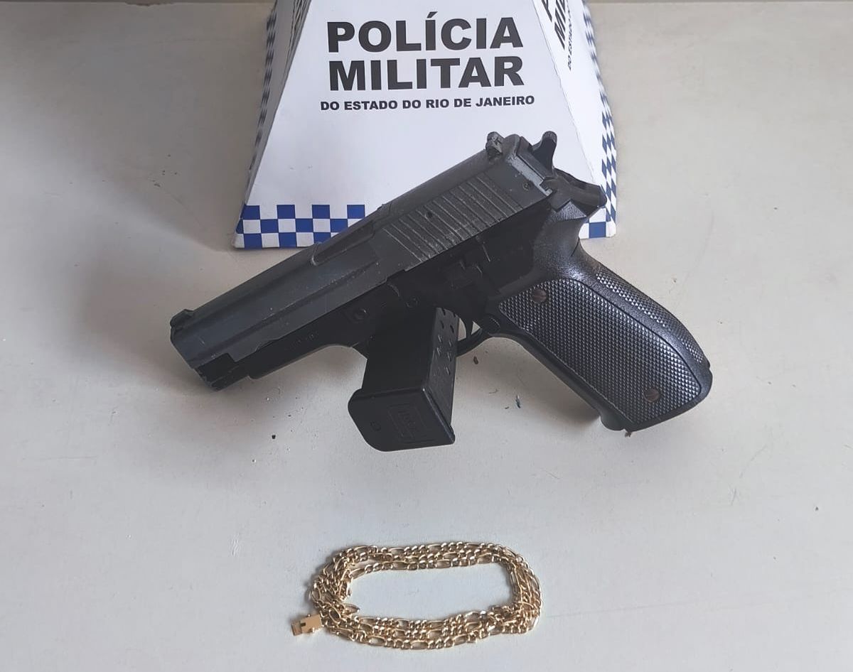 Ladrão se dá Mal; Homem é preso por policiais do CPRV após tentar roubar cordão de ouro na Rj 100