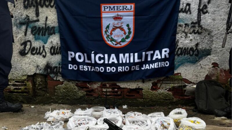 Ação do 7º BPM no Jardim Catarina termina com presos, arma e grande apreensão de drogas