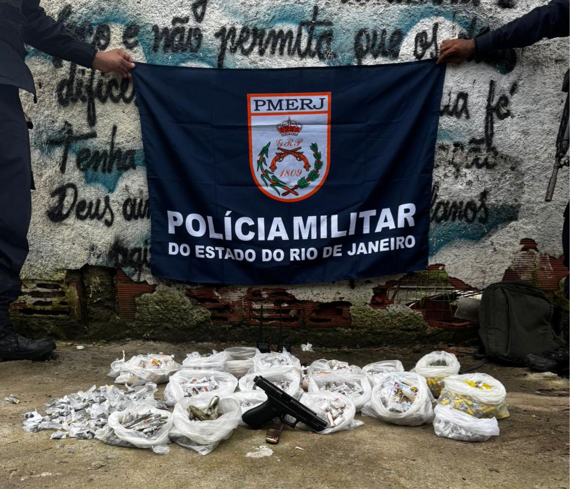 Ação do 7º BPM no Jardim Catarina termina com presos, arma e grande apreensão de drogas