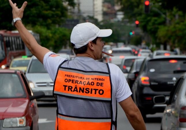 Prefeitura de Niterói monta esquema de trânsito para desfiles no Caminho Niemeyer