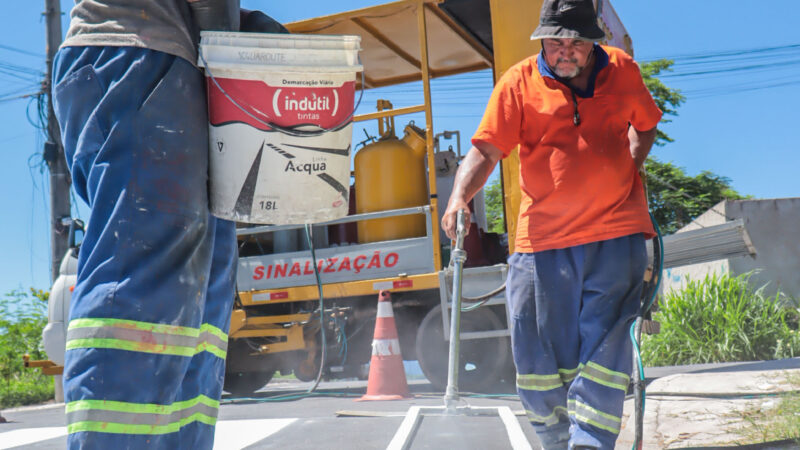 Vias no Jardim Bom Retiro estão recebendo sinalização horizontal