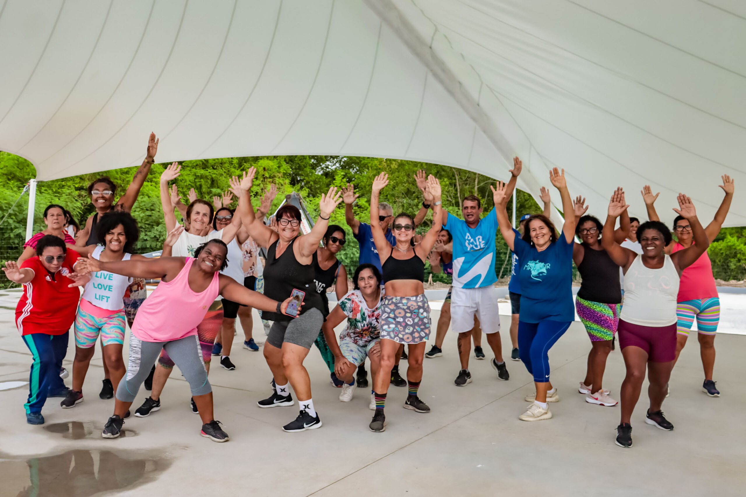Aulas de dança reúnem gonçalenses no Parque RJ Nosso Sonho