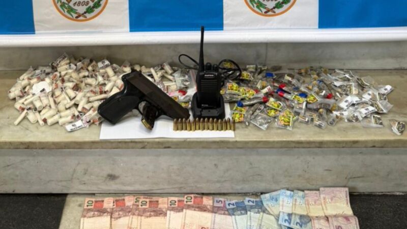 Ação do Gat do 12ª BPM Termina com Dois Detidos, Arma e Grande Quantidade de Drogas no Morro do Estado