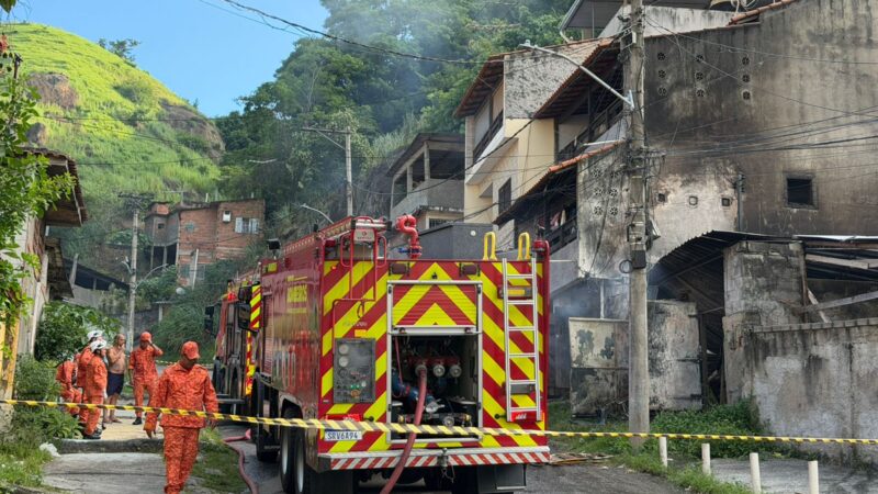 Incêndio assusta moradores em Tenente Jardim em Niterói