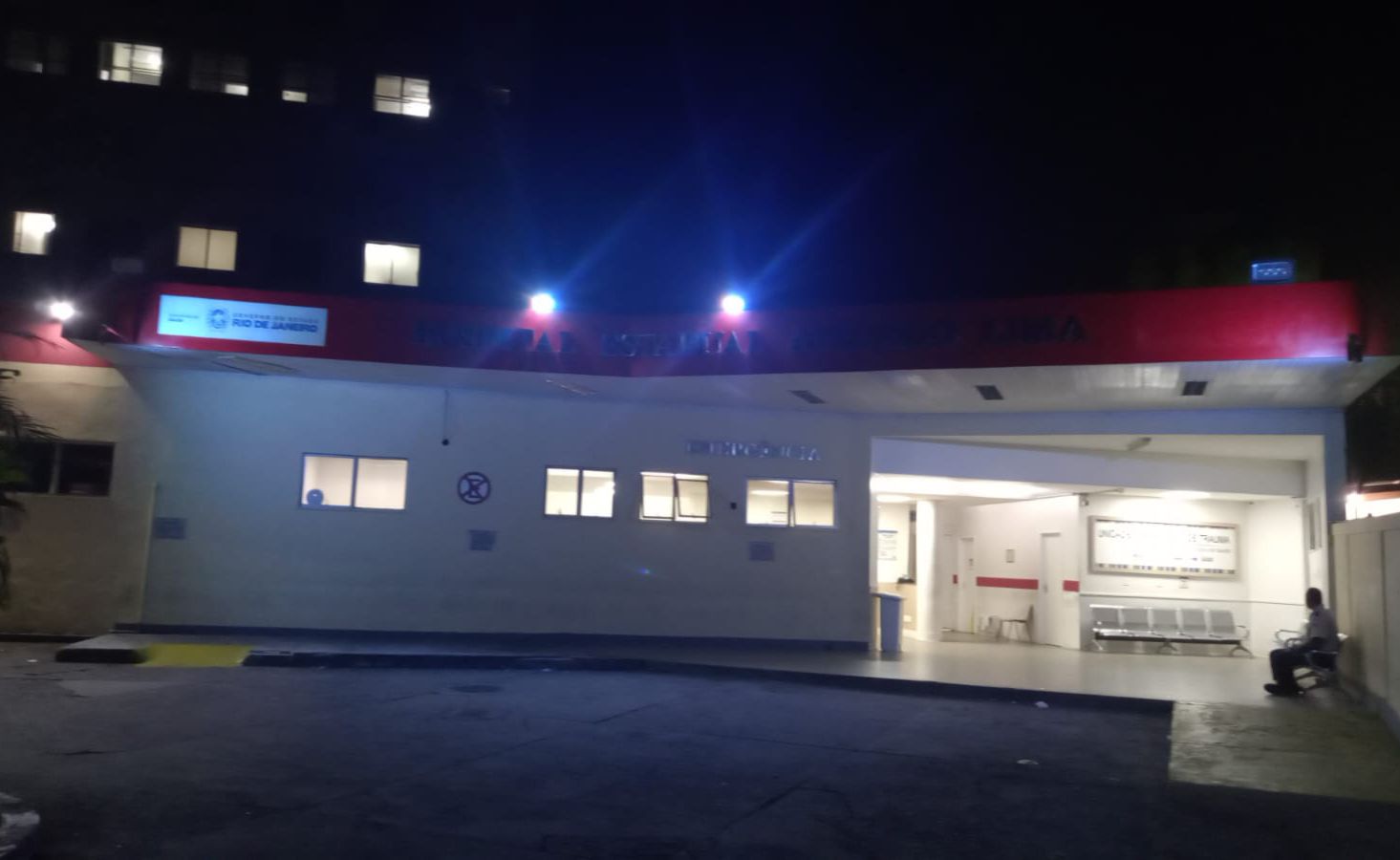 Morador é baleado na perna na noite desta segunda-feira durante tiroteio no Fonseca, em Niterói