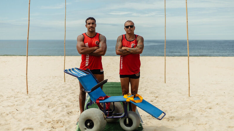 Prefeitura de Maricá amplia acessibilidade nas praias com banho de mar para pessoas com deficiência