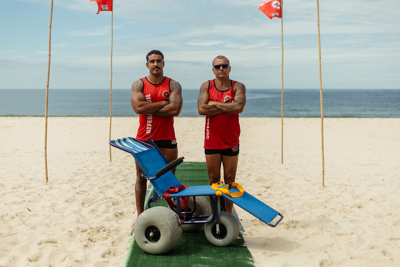 Prefeitura de Maricá amplia acessibilidade nas praias com banho de mar para pessoas com deficiência