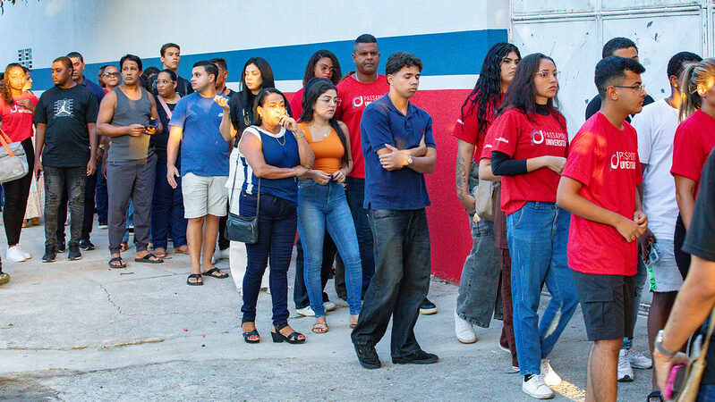 Prefeitura de Maricá entrega certificados a estudantes classificados no programa Passaporte Universitário