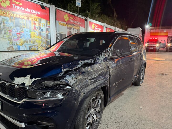 Secretário Defesa do Consumidor João Pires foge de criminosos armados com fuzis na RJ-106 e invade posto de gasolina em São Gonçalo