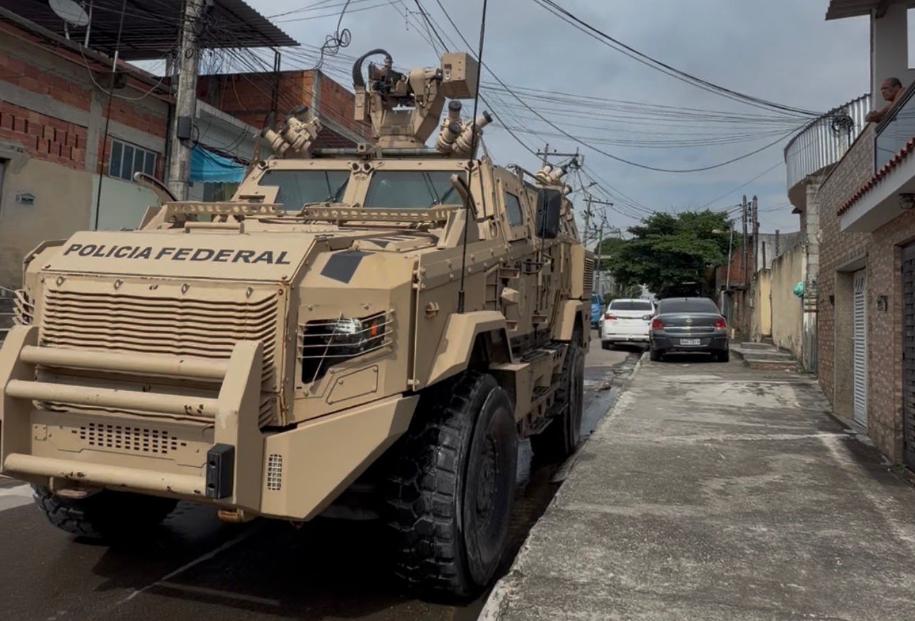Megaoperação da Polícia Federal com apoio do 7º Batalhão no Jardim Catarina