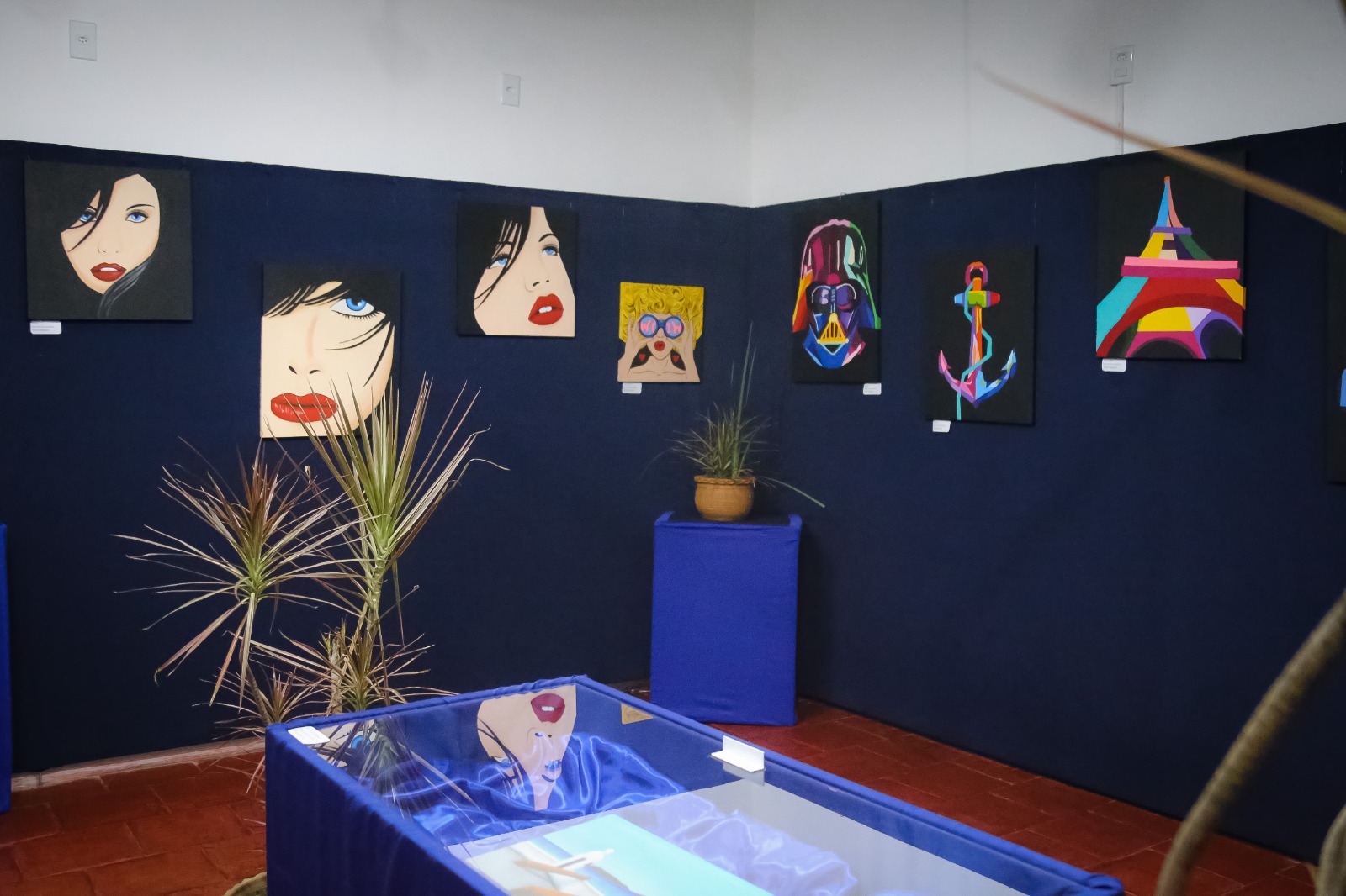 Casa de Cultura de Itaboraí abre duas exposições e recebe público em noite de arte e cultura