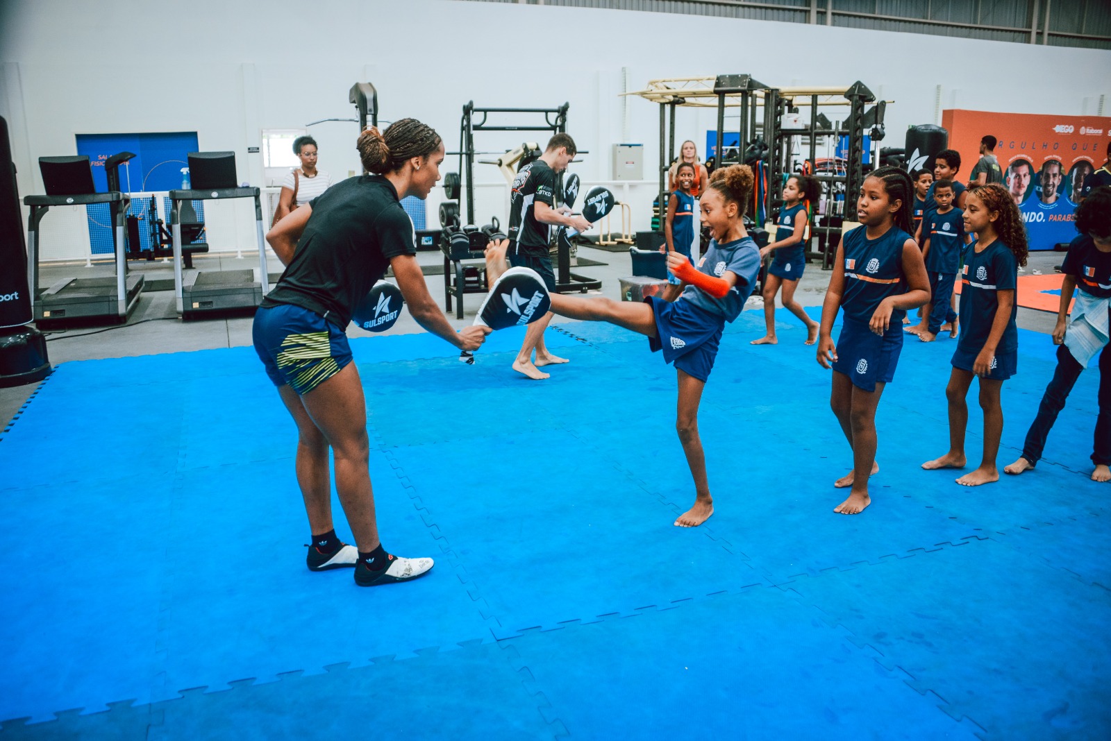 Esporte que transforma: Itaboraí aproxima estudantes de campeões mundiais de taekwondo
