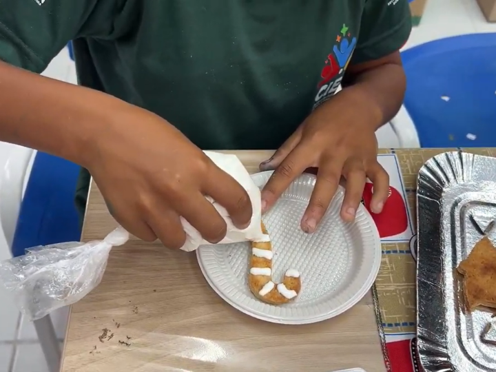 Maricá promove aula de culinária no Centro de Integração Escola-Comunidade