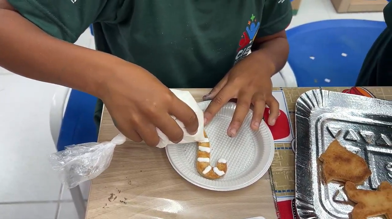 Maricá promove aula de culinária no Centro de Integração Escola-Comunidade
