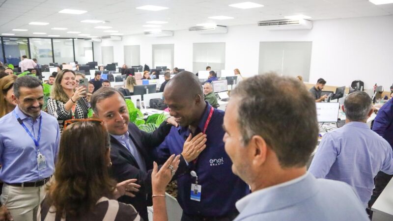 Prefeito de Niterói visita base operacional da Enel no Barreto