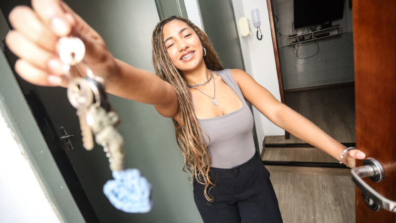 Mais tempo para viver e estudar: mulheres são 61% dos beneficiários do Aluguel Universitário em Niterói