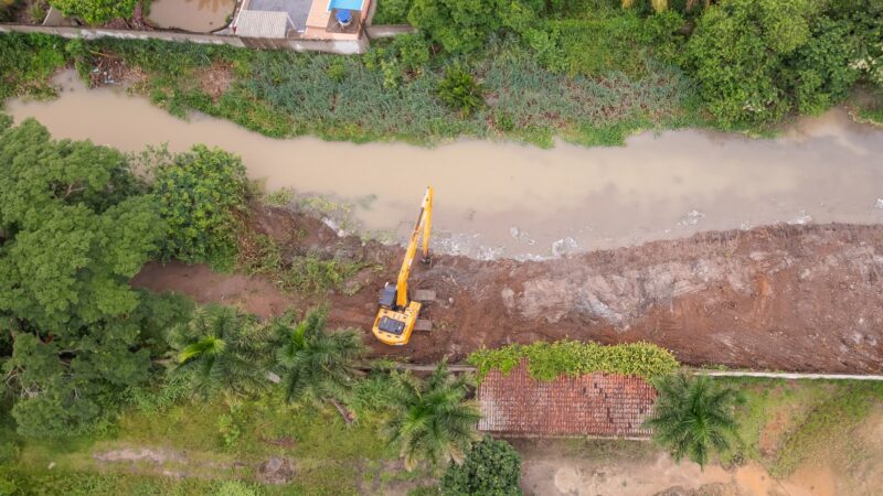 Itaboraí avança com limpeza e desassoreamento de rios por meio do programa Limpa Rio