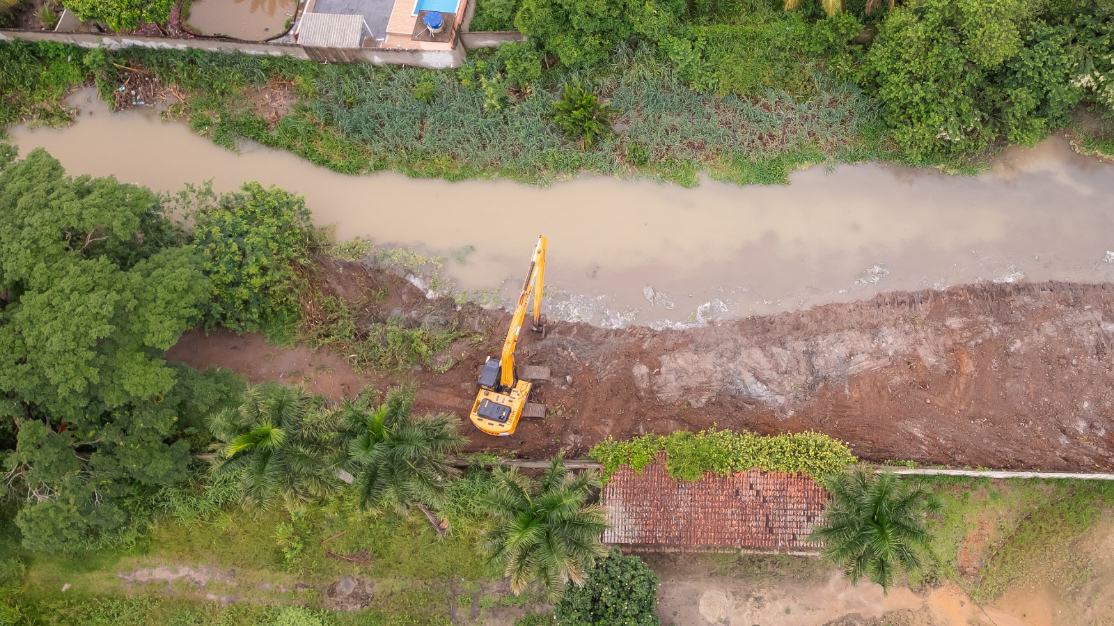 Itaboraí avança com limpeza e desassoreamento de rios por meio do programa Limpa Rio