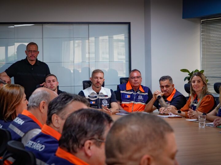 Prefeito Marcelo Delaroli reúne secretariado e vereadores para alinhar demandas em Itaboraí