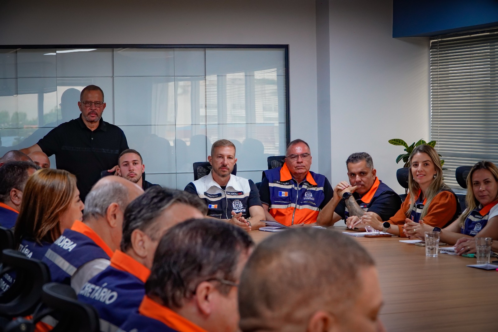 Prefeito Marcelo Delaroli reúne secretariado e vereadores para alinhar demandas em Itaboraí