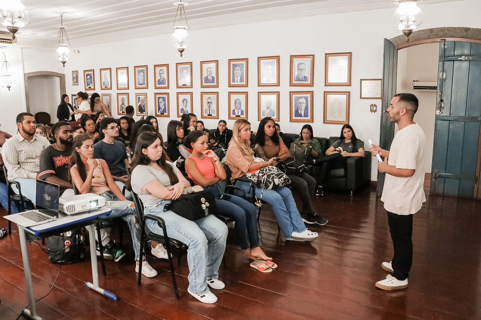 Prefeitura de Itaboraí disponibiliza carteirinhas on-line para novos beneficiários do Transporte Universitário Gratuito