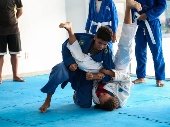 Projeto Transformar leva aula de jiu-jítsu ao CRAS Ampliação e amplia acesso ao esporte em Itaboraí